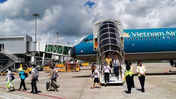 Năm 2020, giảm gần 44% lượng khách hàng không do dịch COVID-19